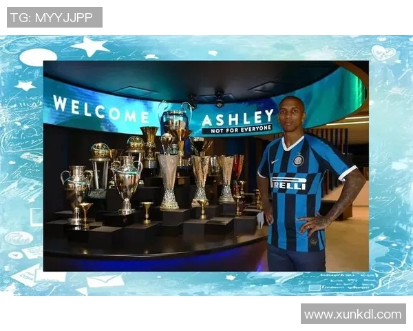 足球俱乐部球星雕像展现传奇风采与荣耀时刻 足球俱乐部球星雕像展现传奇风采与荣耀时刻